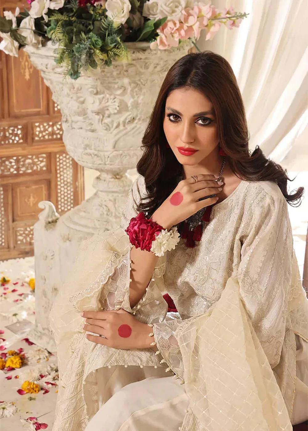 Discover the Exquisite Khas Store Sale: Chandani Luxurious 3-Piece Embroidered Suit KNAC-2242