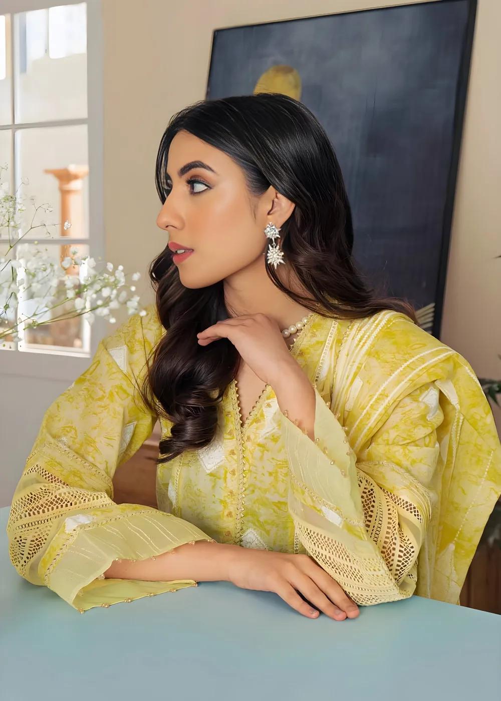Gul Ahmed 3-Piece Unstitched Printed Lawn Shirt with Lawn Dupatta CL-32408