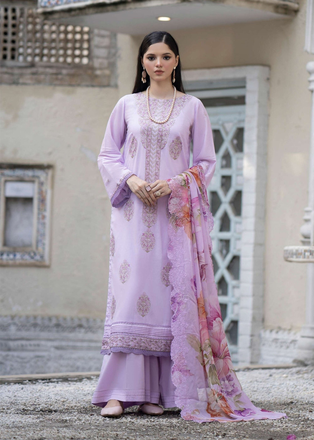 05 Best Gulljee Luxury Lawn Dresses in Pakistan
